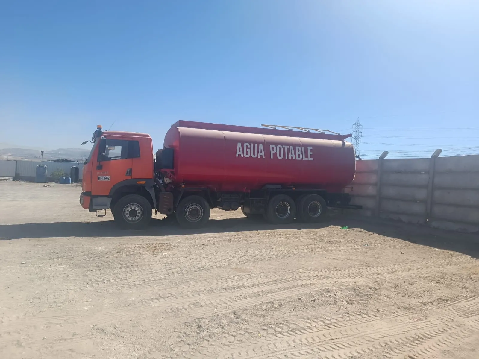 Camión de Inversiones Astudillo en faena